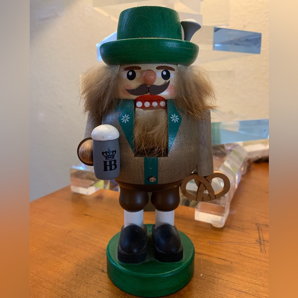 EUC Bavarian Nutcracker 7 inch